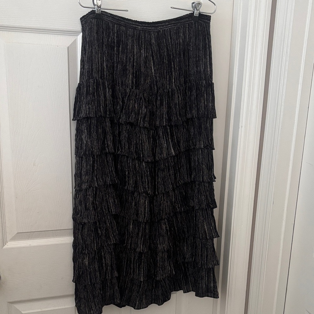 Elegant Black Tiered Skirt ( Vintage )